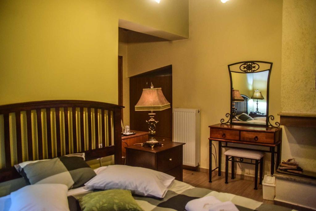 Aetoma Suites Synikia Mesi Trikalon Buitenkant foto