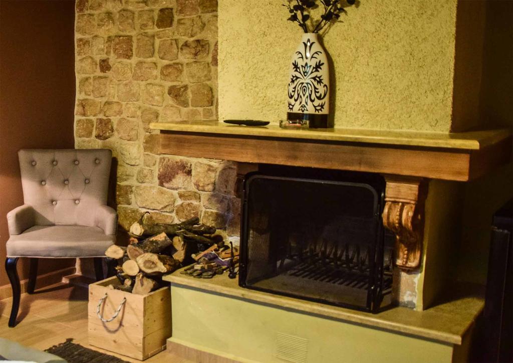 Aetoma Suites Synikia Mesi Trikalon Buitenkant foto